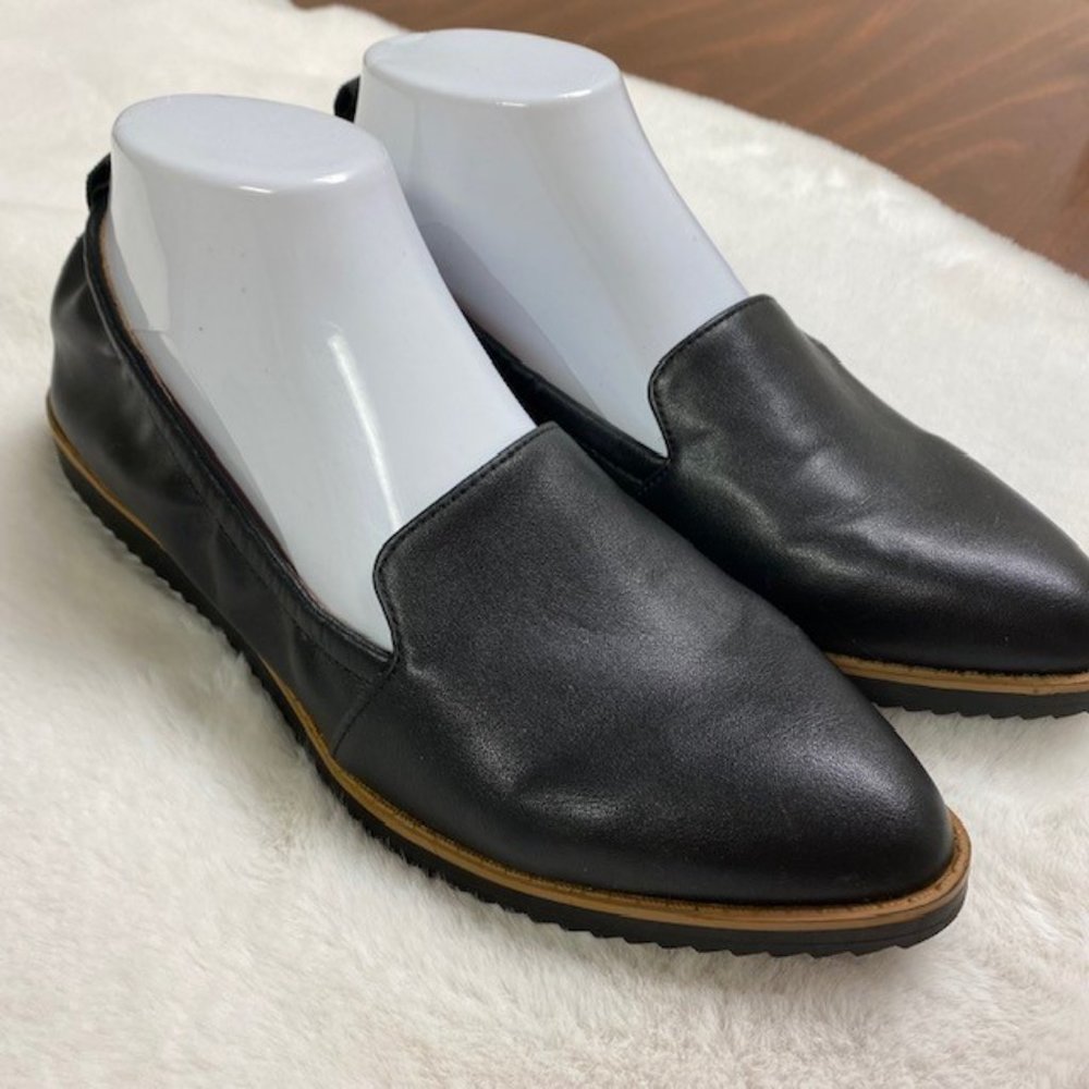 Adrienne Vittadini Lanz Skimmer Flats Vegan Leather, size 7.5 M, LIKE NEW